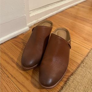 Ugg - Lovisa Clogs size 8 brown